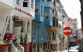Tilas - Rooms In 19Th Century Wooden Townhouse,Kadikoy